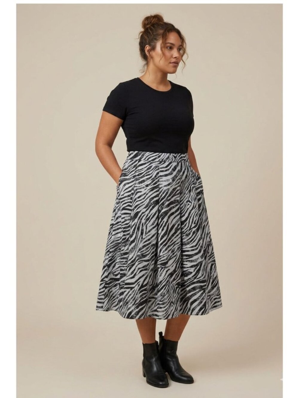 DONNA KARAN Black/Gray Zebra Print Midi A-Line Skirt Women L